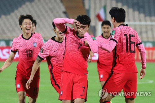 지난해 10월 이란과 카타르 월드컵 최종예선 4차전에서 골 넣은 손흥민[테헤란=연합뉴스]